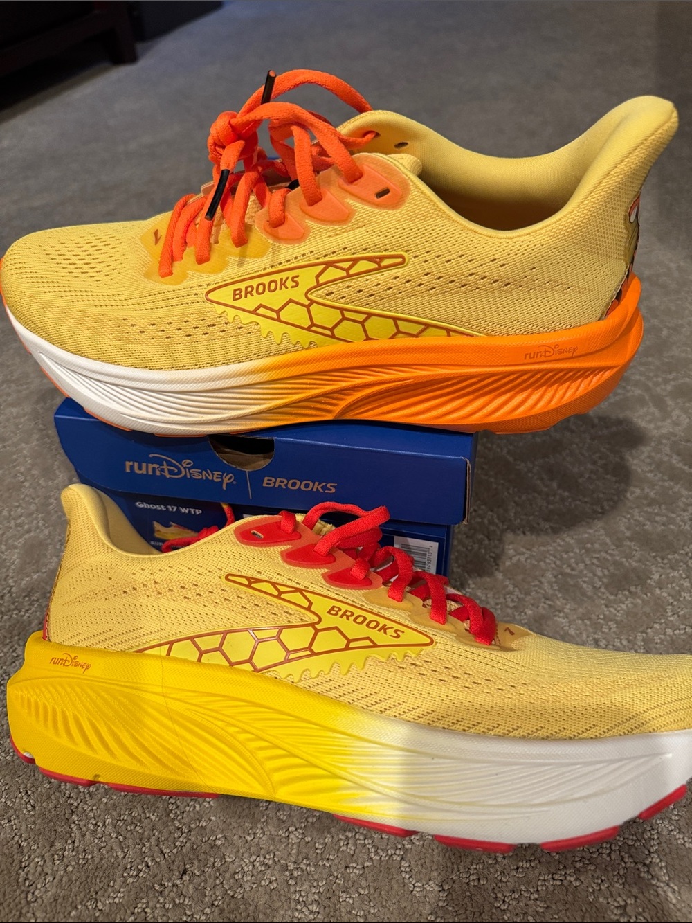 Brooks NIB Run Disney Winnie the Pooh & Tigger Sneakers - Picture 4 of 4
